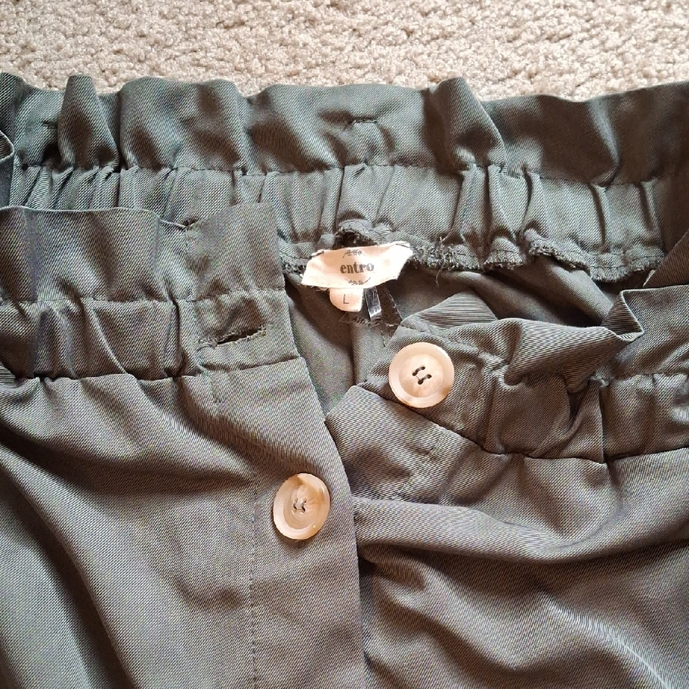 Elegant Olive Green Button-Down Skirt - Picture 3 of 3